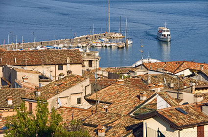 Blick auf den Hafen von Desenzano